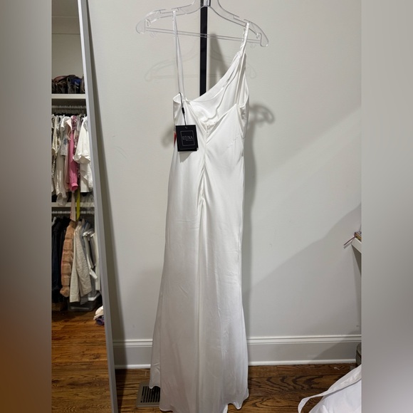 Ieena for MacDuggal One Shoulder Double Strap Satin Gown NWT Size 6 - Picture 6 of 13